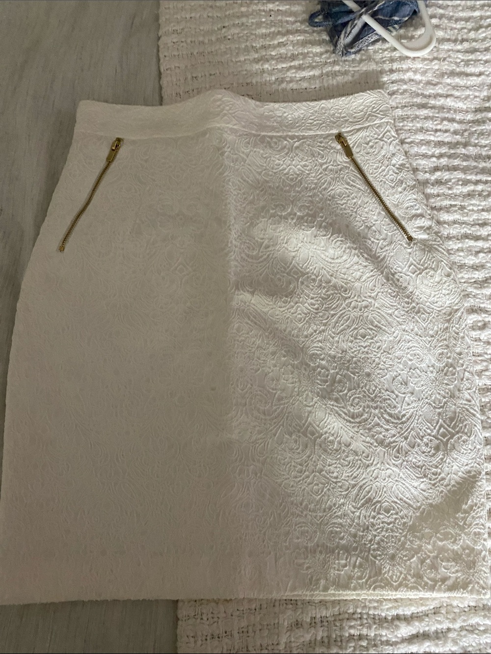 H&M White Lace-Texture Pencil Skirt with Gold Zippers